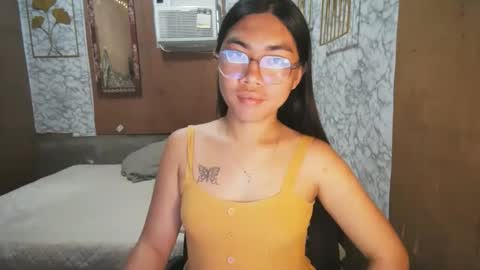 Snapshot of asian_rhean chatting on 11-12-25, 11:03 Rhean online show from 11-12-25, 11:03