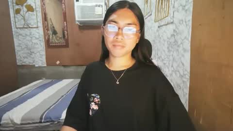 Snapshot of asian_rhean chatting on 11-13-25, 11:25 Rhean online show from 11-13-25, 11:25