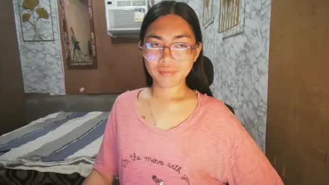 Snapshot of asian_rhean chatting on 11-19-25, 10:15 Rhean online show from 11-19-25, 10:15