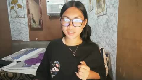 Snapshot of asian_rhean chatting on 11-21-25, 02:54 Rhean online show from 11-21-25, 02:54