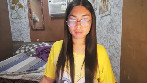 Snapshot of asian_rhean chatting on 11-22-25, 11:31 Rhean online show from 11-22-25, 11:31