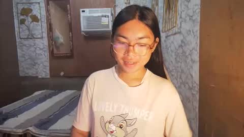 Snapshot of asian_rhean chatting on 11-26-25, 11:17 Rhean online show from 11-26-25, 11:17