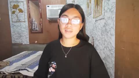 Snapshot of asian_rhean chatting on 11-28-25, 10:23 Rhean online show from 11-28-25, 10:23