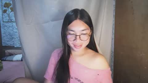 Snapshot of asian_rhean chatting on 12-14-25, 11:37 Rhean online show from 12-14-25, 11:37