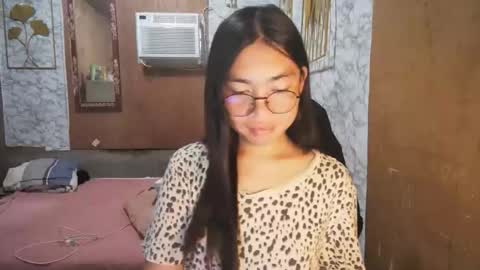 Snapshot of asian_rhean chatting on 12-18-25, 12:17 Rhean online show from 12-18-25, 12:17