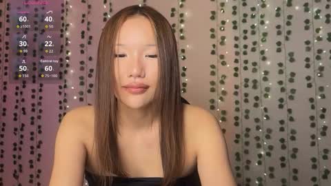 Snapshot of asian_vi chatting on 12-13-25, 07:53 My name Vi online show from 12-13-25, 07:53