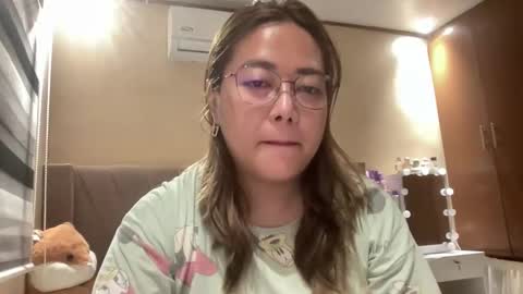 Snapshot of asianbunny10 chatting on 10-19-25, 06:25 Curvy online show from 10-19-25, 06:25