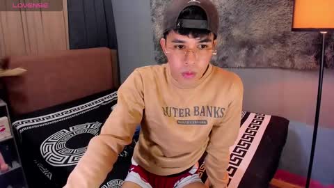 Snapshot of asiancum_peter chatting on 10-13-25, 01:27 asiancum_peter online show from 10-13-25, 01:27