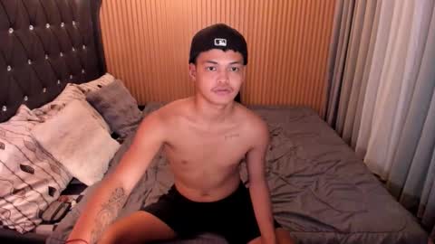 Snapshot of asianhugescott chatting on 10-25-25, 10:56 VICTORIA SCOTT online show from 10-25-25, 10:56