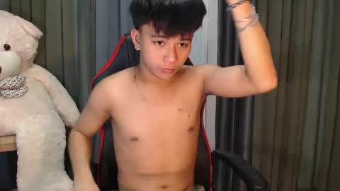 Snapshot of asianhunk_zam chatting on 01-02-25, 02:02 Zam online show from 01-02-25, 02:02