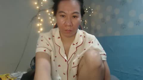 Snapshot of asianindulgent chatting on 04-16-26, 02:18 AMARA online show from 04-16-26, 02:18