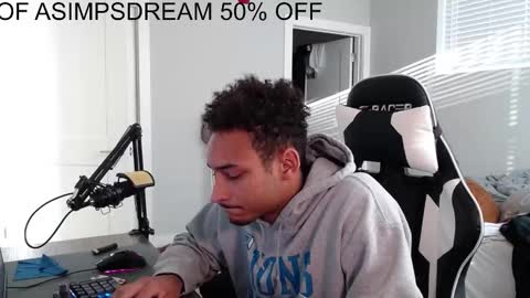 Snapshot of asimpsdream chatting on 10-24-25, 01:18 asimpsdream online show from 10-24-25, 01:18
