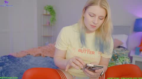 Asiri   pronounced Ah-siri Please no nicknames   3 online show from 04-15-26, 03:52