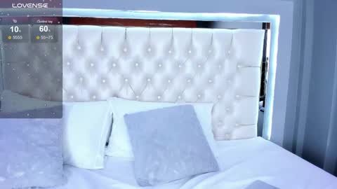 Snapshot of aslysander chatting on 10-29-25, 05:10 A S L Y S A N D E R online show from 10-29-25, 05:10