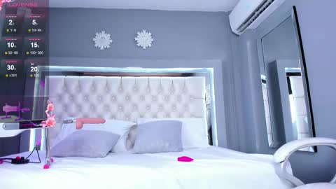 Snapshot of aslysander chatting on 10-31-25, 04:35 A S L Y S A N D E R online show from 10-31-25, 04:35