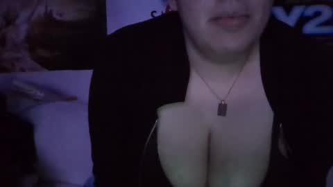 Snapshot of asmrveronica chatting on 01-27-25, 12:43 V online show from 01-27-25, 12:43