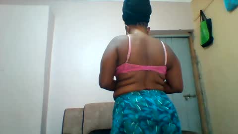 FLORAH DANIEL online show from 06-27-26, 07:02