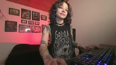 Snapshot of astarte4 chatting on 11-21-25, 01:32 Sof online show from 11-21-25, 01:32