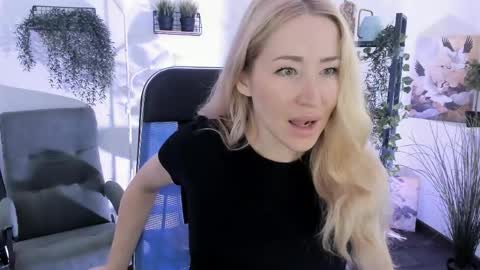 astramonroe online show from 06-05-26, 07:47