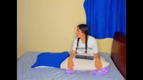 Mag and Molly online show from 11-20-25, 03:07