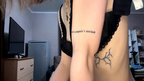 Snapshot of asunavue chatting on 05-19-26, 01:56 Asuna online show from 05-19-26, 01:56