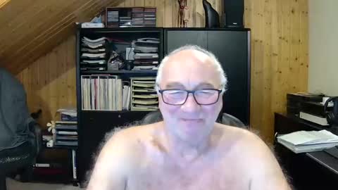 Snapshot of asusandy chatting on 01-03-25, 05:42 asusandy online show from 01-03-25, 05:42