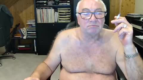 Snapshot of asusandy chatting on 01-14-25, 12:11 asusandy online show from 01-14-25, 12:11