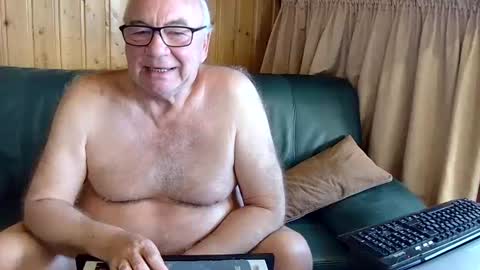 Snapshot of asusandy chatting on 03-08-25, 08:11 asusandy online show from 03-08-25, 08:11