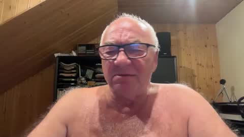 Snapshot of asusandy chatting on 09-24-25, 11:19 asusandy online show from 09-24-25, 11:19