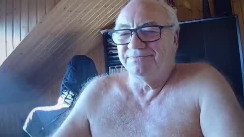 Snapshot of asusandy chatting on 10-13-25, 10:37 asusandy online show from 10-13-25, 10:37