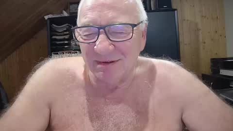 Snapshot of asusandy chatting on 11-16-25, 01:33 asusandy online show from 11-16-25, 01:33