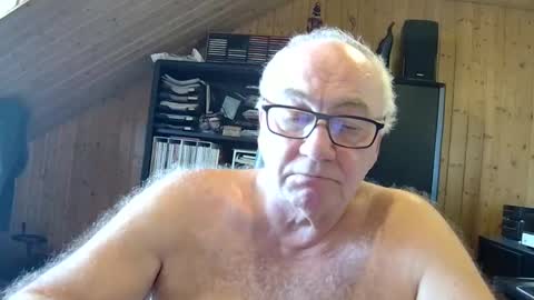 Snapshot of asusandy chatting on 01-08-26, 12:40 asusandy online show from 01-08-26, 12:40