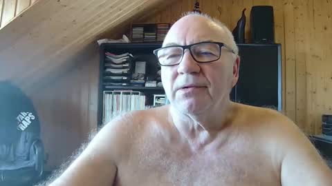 Snapshot of asusandy chatting on 02-20-26, 09:43 asusandy online show from 02-20-26, 09:43