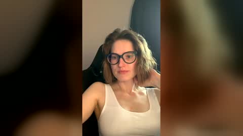 Snapshot of asya_new chatting on 06-11-26, 02:04 asya_new online show from 06-11-26, 02:04