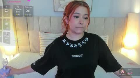 Snapshot of atena_cuteee chatting on 12-23-25, 02:09 sofia online show from 12-23-25, 02:09