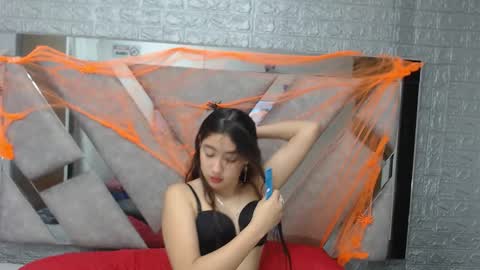 Snapshot of atenea_petit chatting on 10-25-25, 11:40 atenea_petit online show from 10-25-25, 11:40