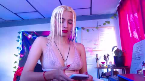 Atenea online show from 12-16-25, 02:33