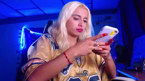 Atenea online show from 12-18-25, 12:27