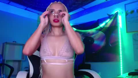Snapshot of ateneasairce chatting on 06-30-26, 01:06 Atenea online show from 06-30-26, 01:06
