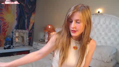 Snapshot of athenamelia chatting on 02-19-26, 10:55 AthenaMelia - Exclusive content online show from 02-19-26, 10:55