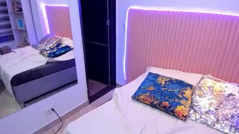 Athenea online show from 12-18-24, 03:58