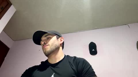 Snapshot of athlete_boy22 chatting on 04-11-26, 10:52 Atlas online show from 04-11-26, 10:52