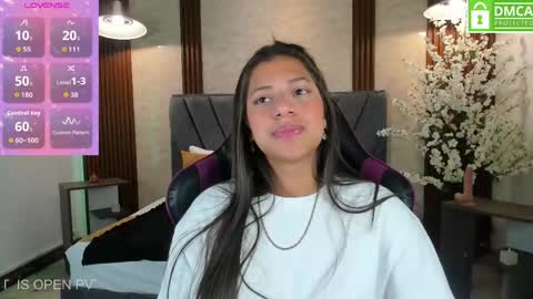 Snapshot of atiena_ chatting on 04-18-26, 01:37 Atiena online show from 04-18-26, 01:37