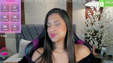 Snapshot of atiena_ chatting on 04-24-26, 11:29 Atiena online show from 04-24-26, 11:29