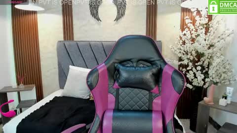 Snapshot of atiena_ chatting on 05-02-26, 11:48 Atiena online show from 05-02-26, 11:48