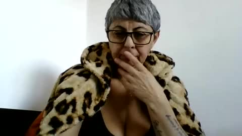 Snapshot of atikaarea chatting on 01-05-25, 11:59 atikaarea online show from 01-05-25, 11:59