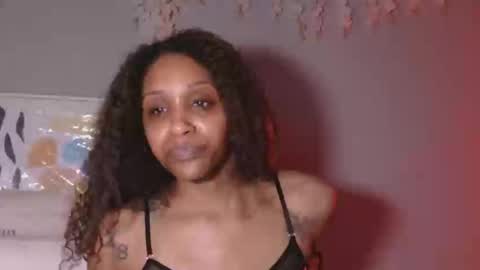 Snapshot of atirahcali chatting on 05-11-26, 04:04 AtirahCali online show from 05-11-26, 04:04