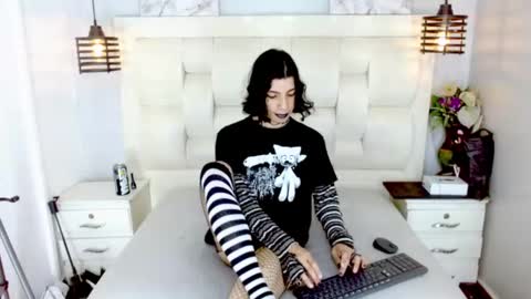 Snapshot of atley_dolly_ chatting on 03-18-26, 11:30 ATLEY online show from 03-18-26, 11:30