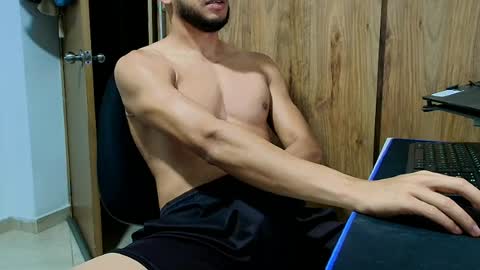 Snapshot of atorres21 chatting on 06-21-26, 06:27 Torres online show from 06-21-26, 06:27