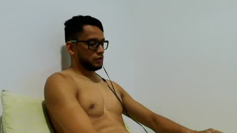 Snapshot of atorres21 chatting on 07-12-26, 03:19 Torres online show from 07-12-26, 03:19